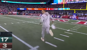 The sprint ends.
Credit: House of Highlights